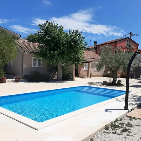 Aqua Mit Pool By Interhome